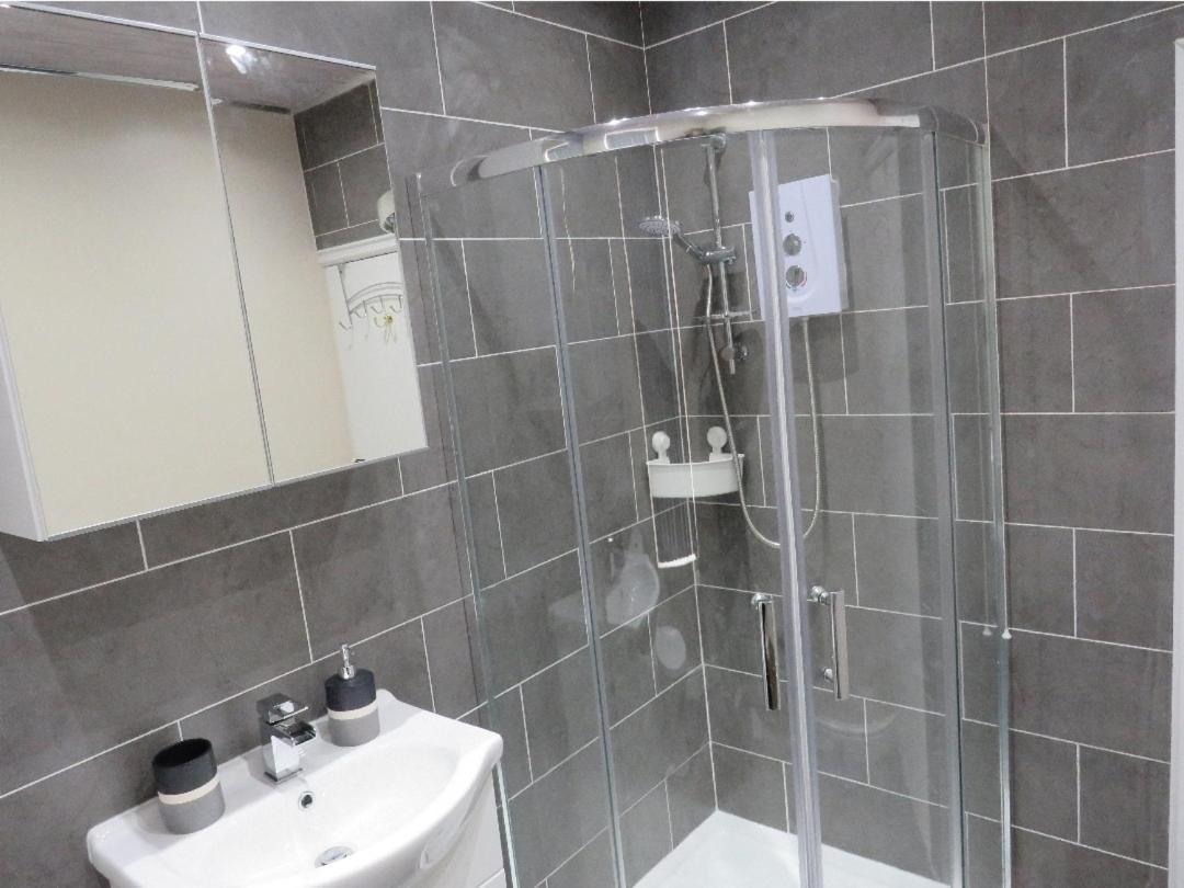 Spacious Two Bedroom House, Parking And Wifi Leeds (West Yorkshire) Exterior foto