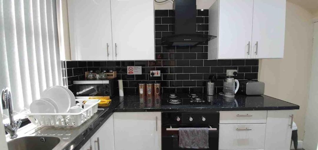 Spacious Two Bedroom House, Parking And Wifi Leeds (West Yorkshire) Exterior foto