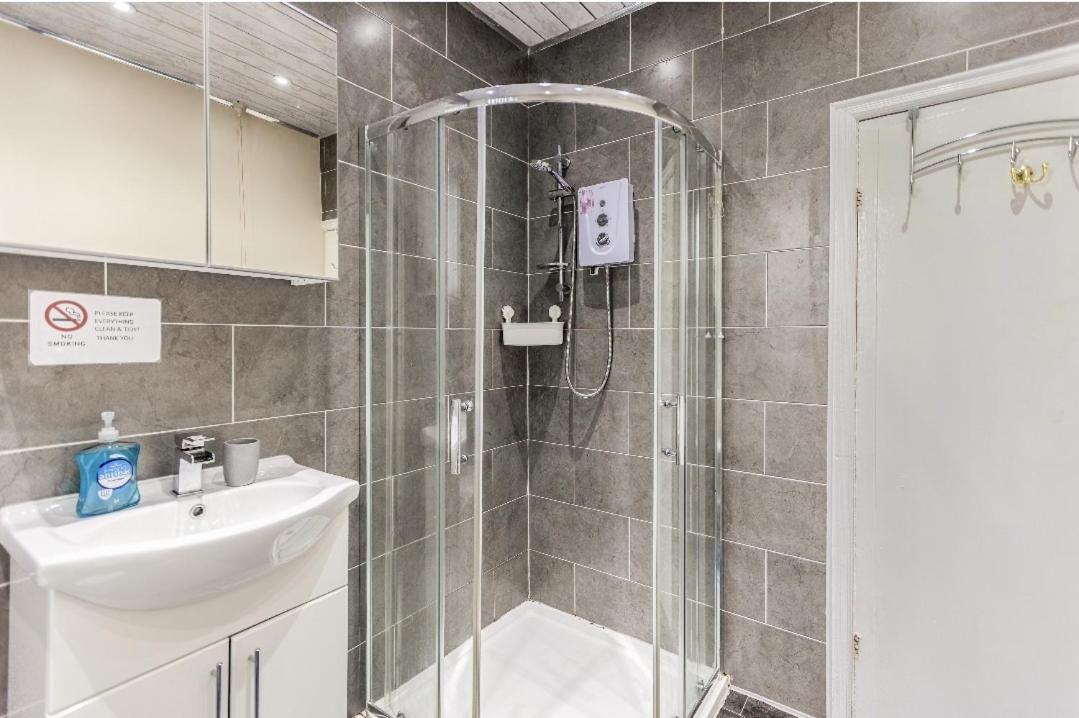 Spacious Two Bedroom House, Parking And Wifi Leeds (West Yorkshire) Exterior foto