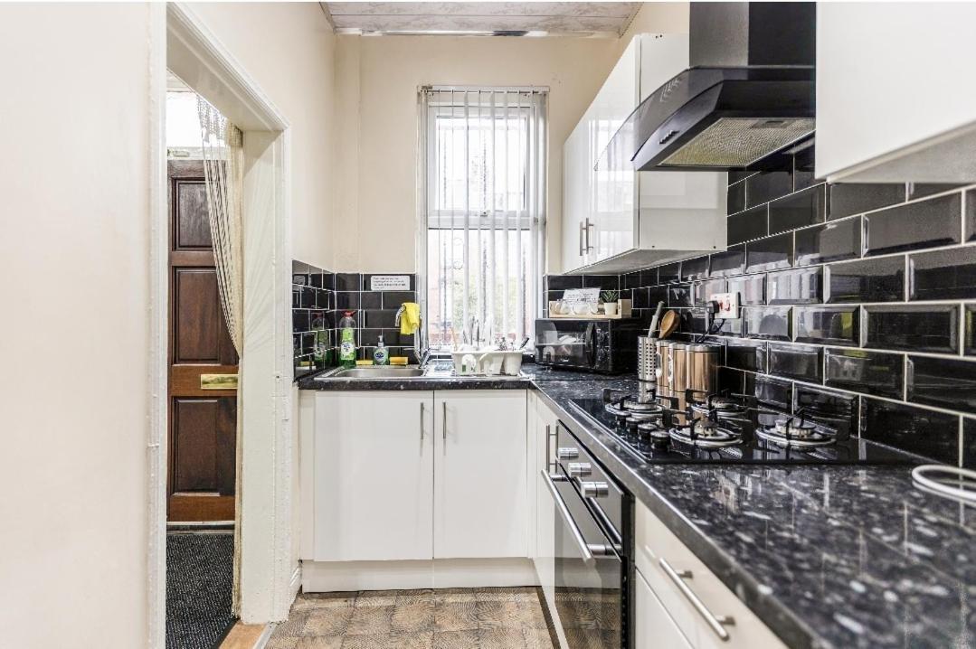 Spacious Two Bedroom House, Parking And Wifi Leeds (West Yorkshire) Exterior foto