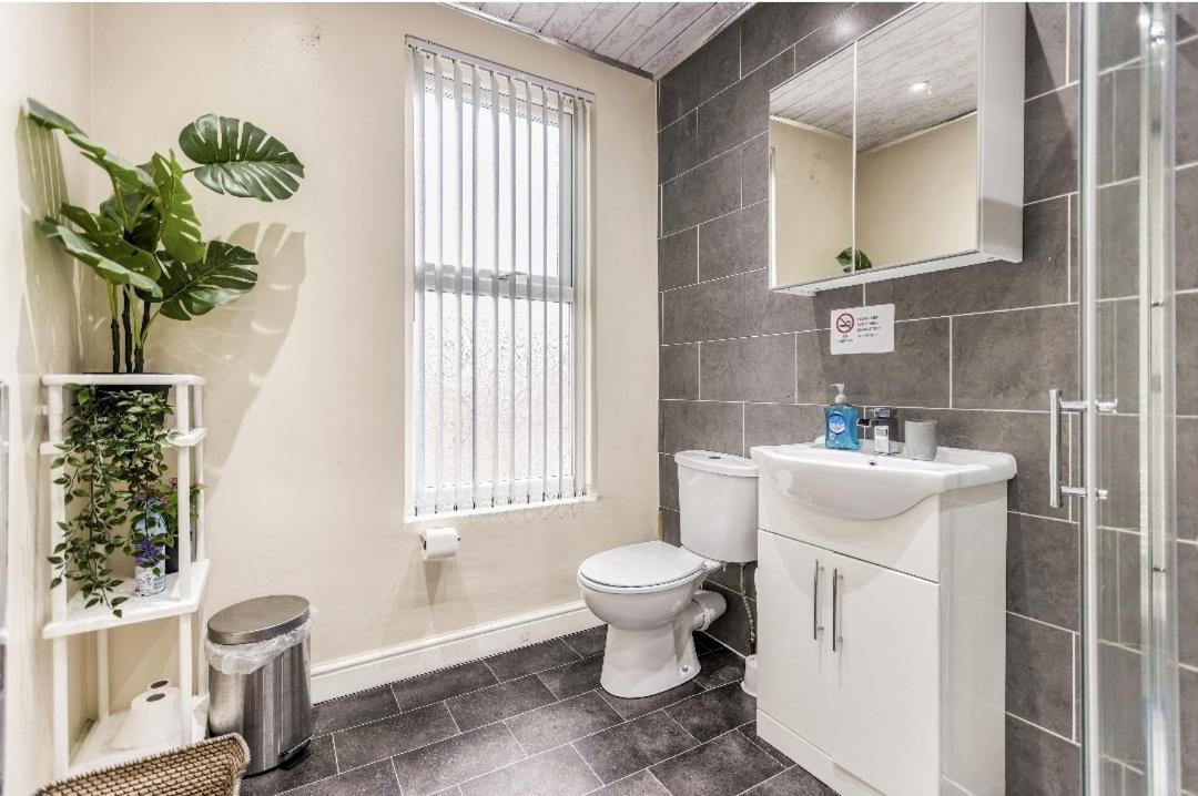Spacious Two Bedroom House, Parking And Wifi Leeds (West Yorkshire) Exterior foto